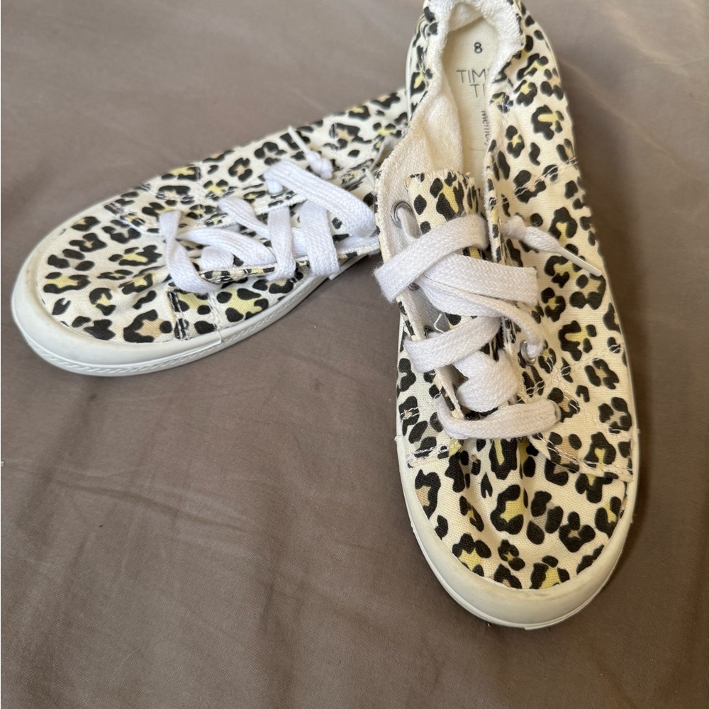 Like New!✨Leopard Print Sneakers with White Laces